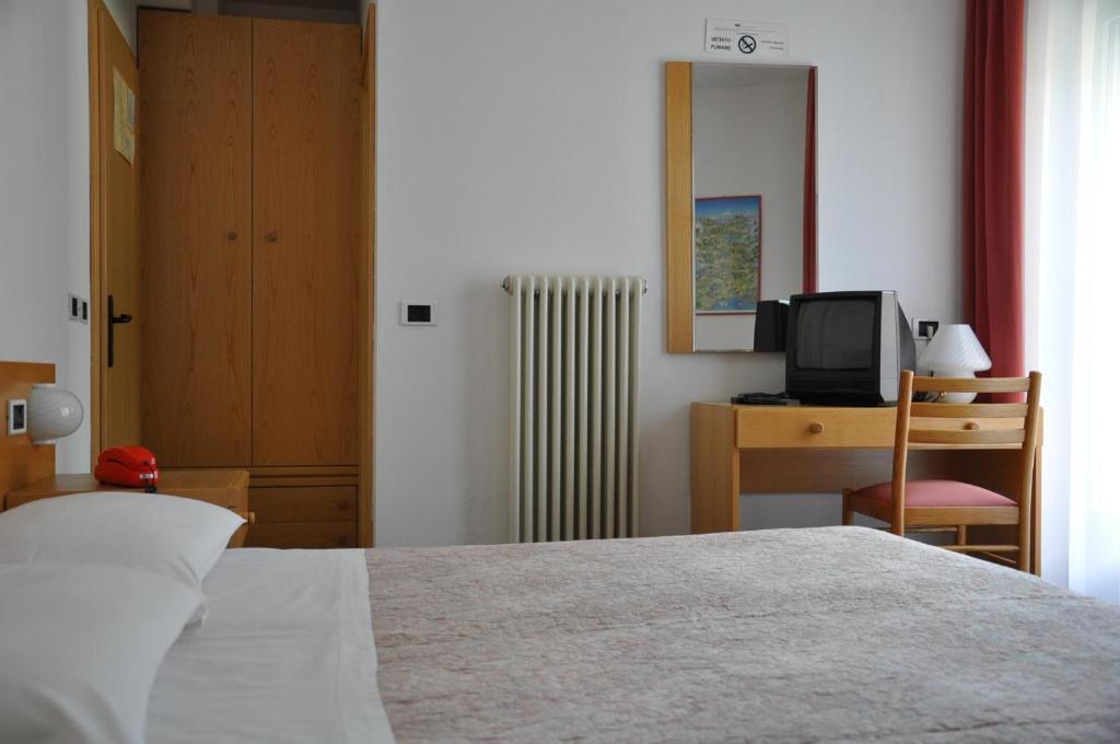 Hotel Ideal Sarche di Calavino Стая снимка