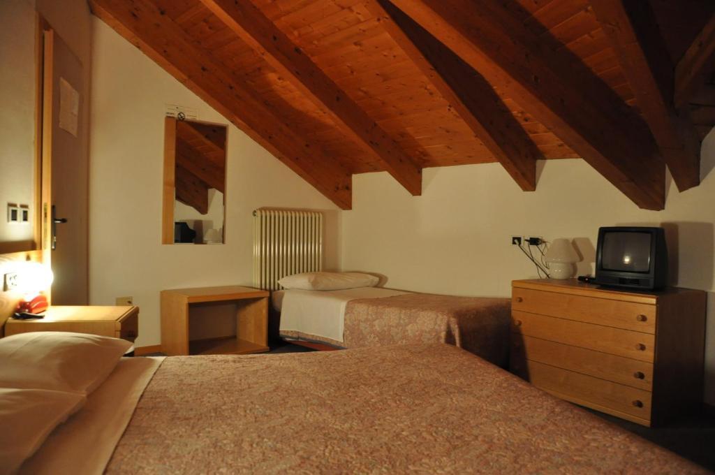Hotel Ideal Sarche di Calavino Стая снимка